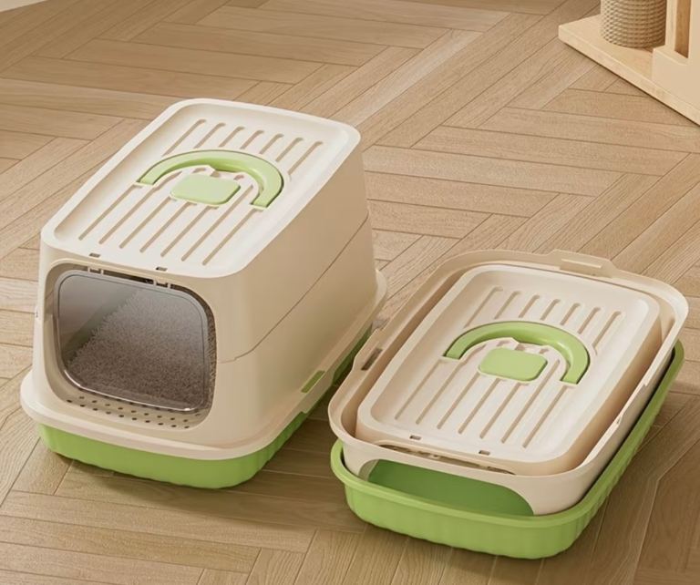Portable Enclosed Cat Litter Box with Handle